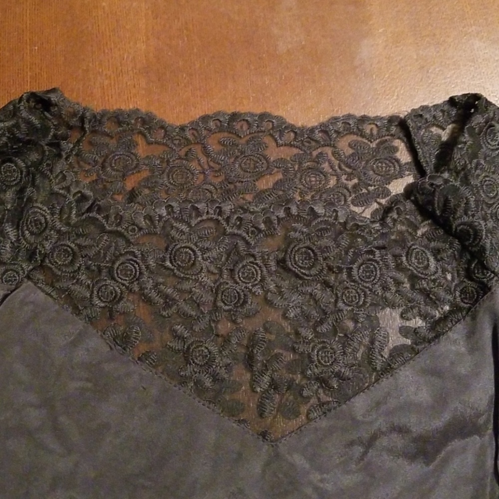 ♥️💋🆕️Black peplum long sleeve top - Picture 3 of 5